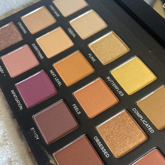 Lawless The One Eyeshadow Palette - Picture 7 of 7